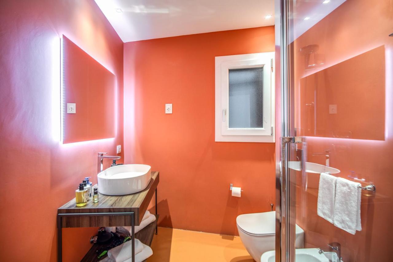 Milhouse Suites Duomo Милано Екстериор снимка