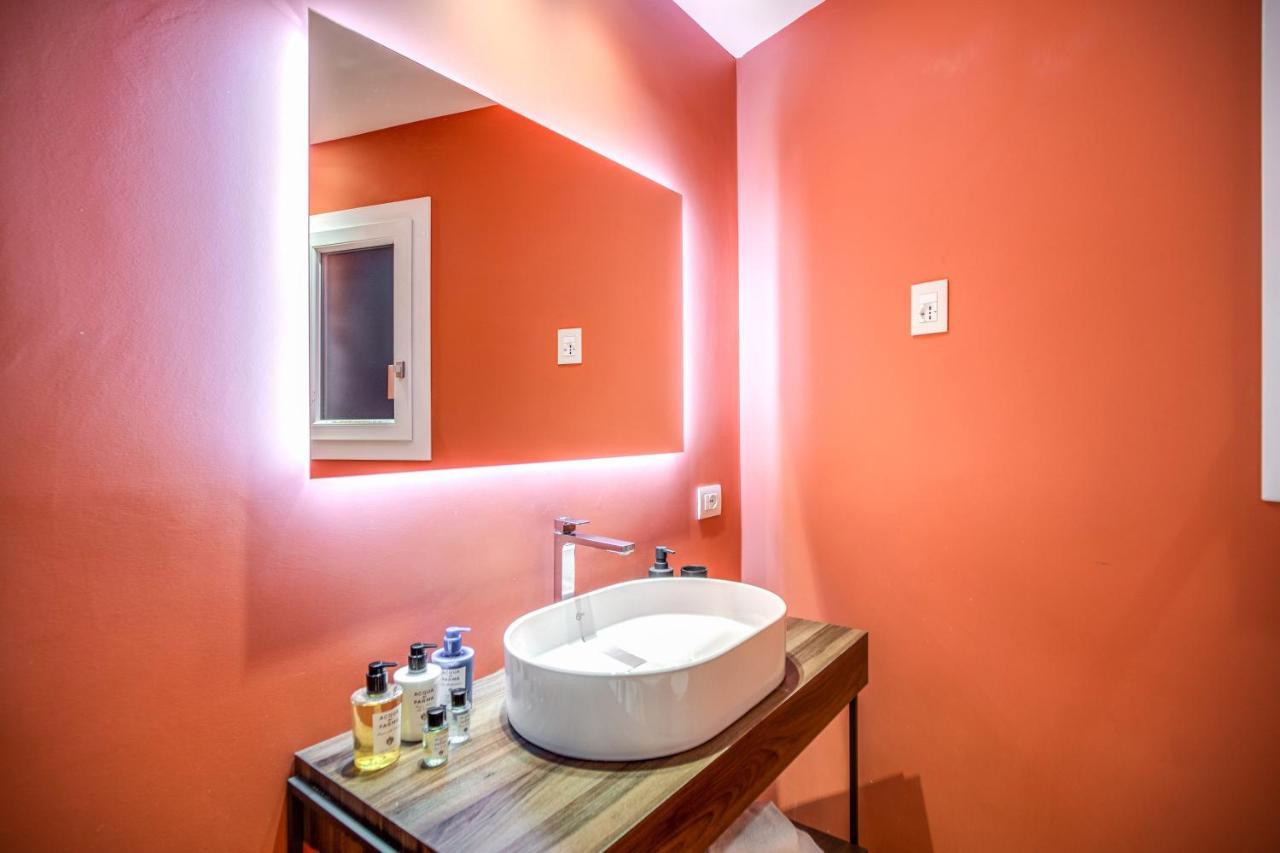 Milhouse Suites Duomo Милано Екстериор снимка